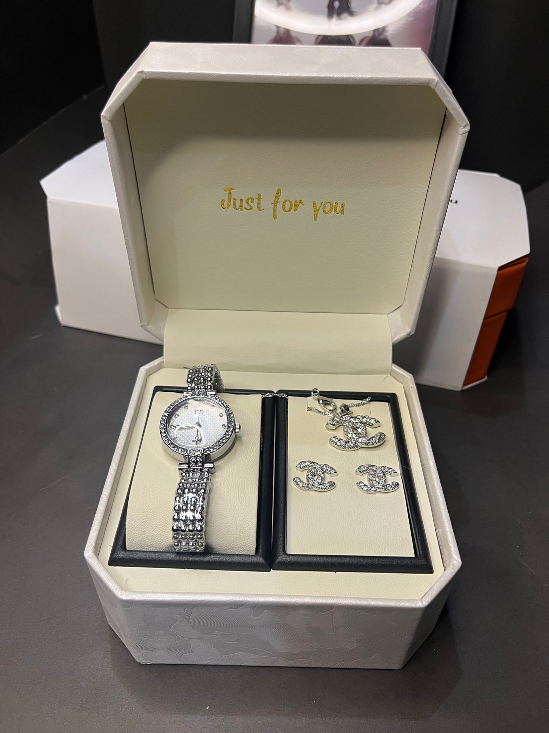 Presenting Elegant Three Pieces-Luxury Set